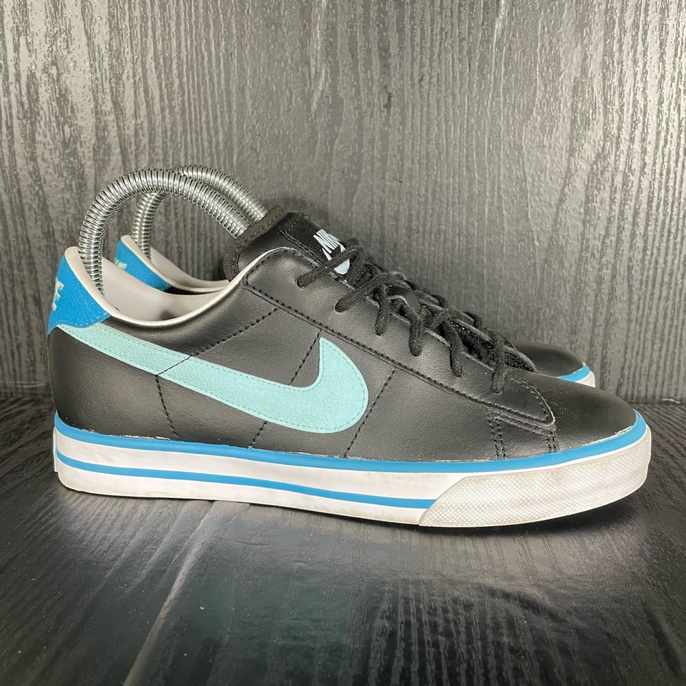 Nike Sweet Classic Leather Women’s size 6